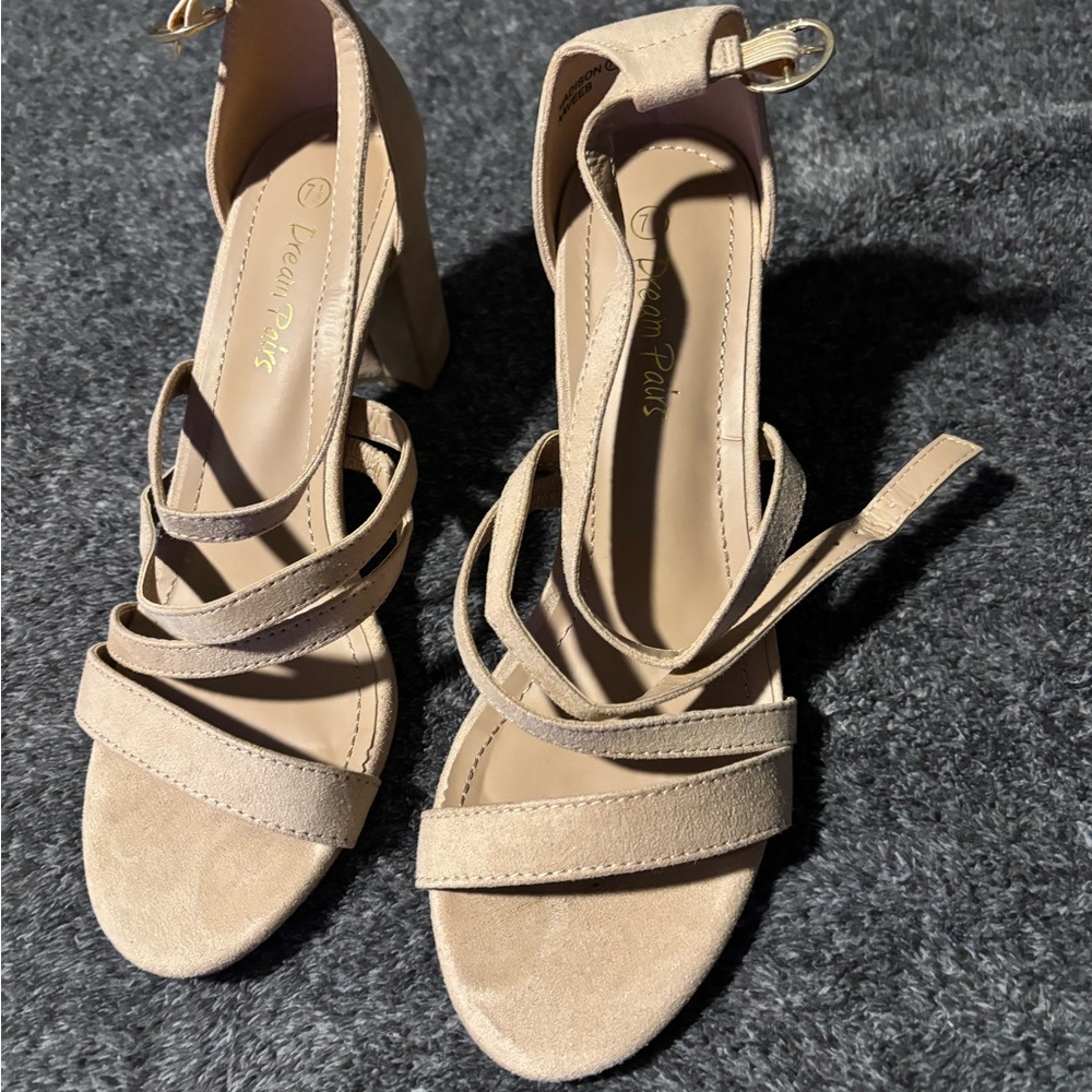NUDE HEELS